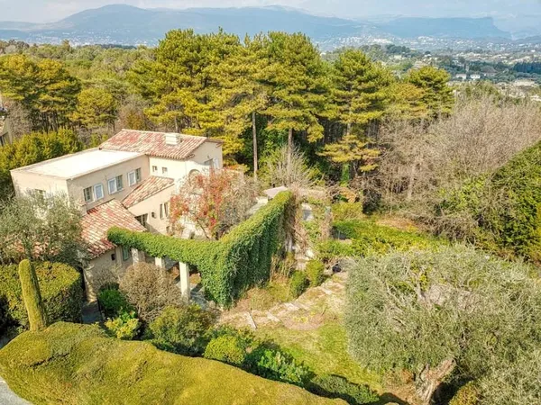 Maison 5 pièces 270 m²