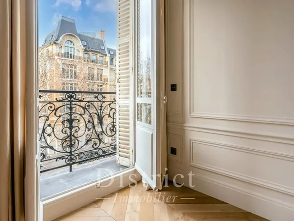 Avenue Kléber - Superbe Pied à terre de 124m² refait à neuf et vendu meublé. Vue dégagée!