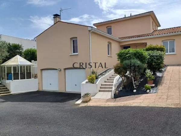 MAISON AVEC DOUBLE GARAGE