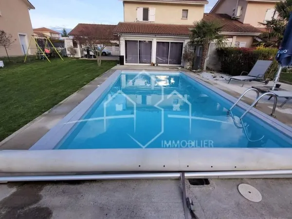 A VENDRE sur BREZINS maison familiale avec piscine