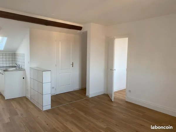 F2 loué rénové 28 m² + dépendances - Essey
