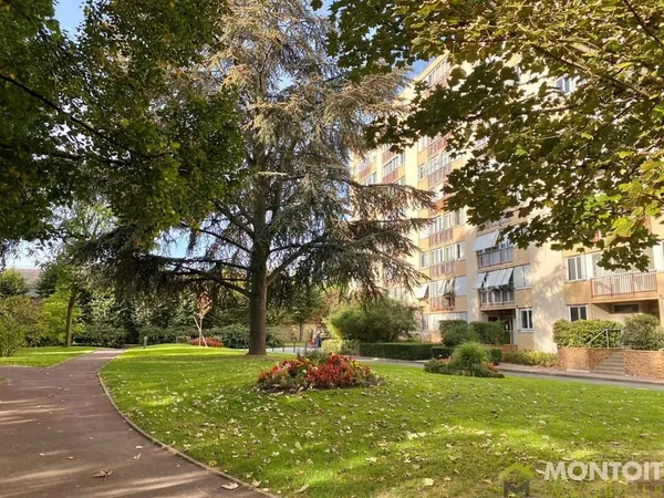 Appartement 3 pièces avec balcon, cave et parking en sous-so