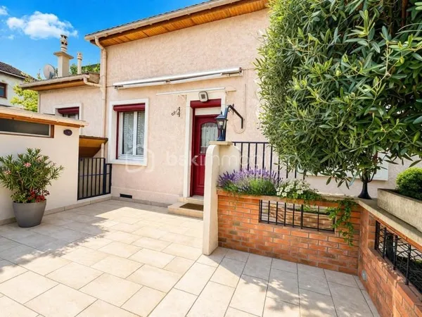 Maison familiale avec extérieur - Saint-Denis (93200)