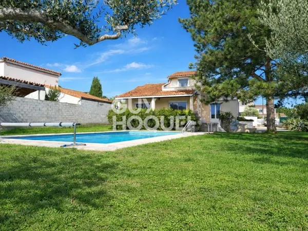 MAISON À VENDRE DE 6 PIÈCES DE 141,00 M²