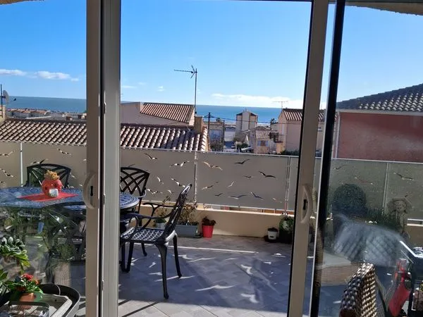 Rare 130 m2. Front de mer. Garage. Charges réduites