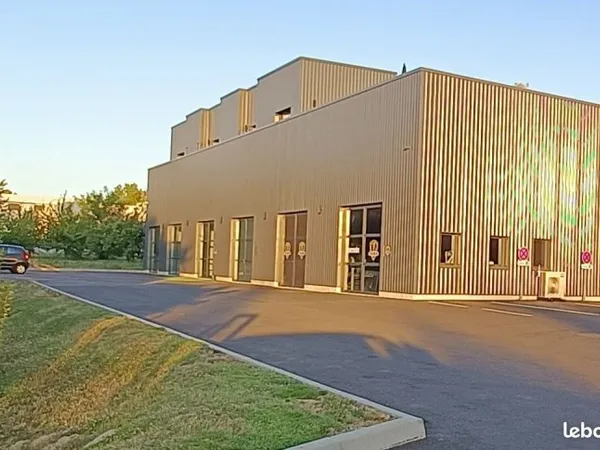 ATELIER ou ENTREPOT ou BUREAU ou STOCKAGE de 51m²