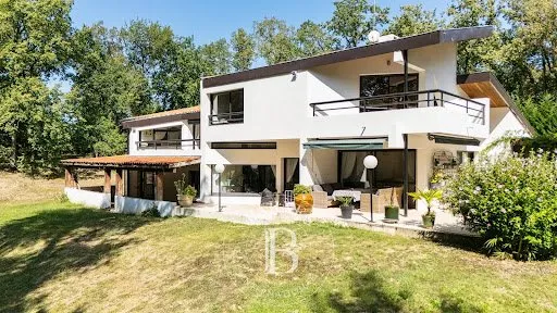 Villa 12 pièces 385 m²