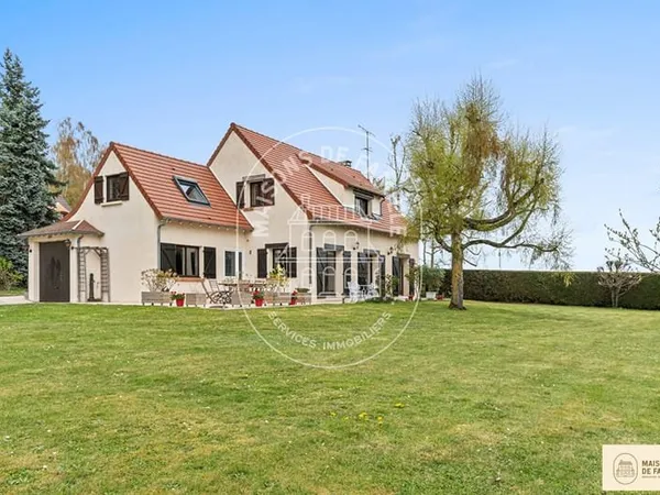 Maison Les Pineaux à Saint Remy L Honore