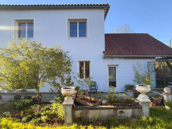 Exclusivité ROCHEFORT : Maison 4 chambres, 2 bureaux.