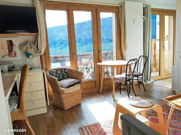 A vendre joli studio , au calme, lumineux et belle vue , lans en vercors