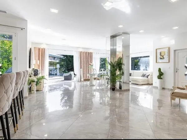 Maison 6 pièces 220 m²
