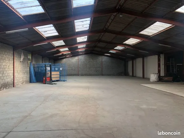 Entrepôt / Local d'activité 1 000 m² - Terrain 30 ares
