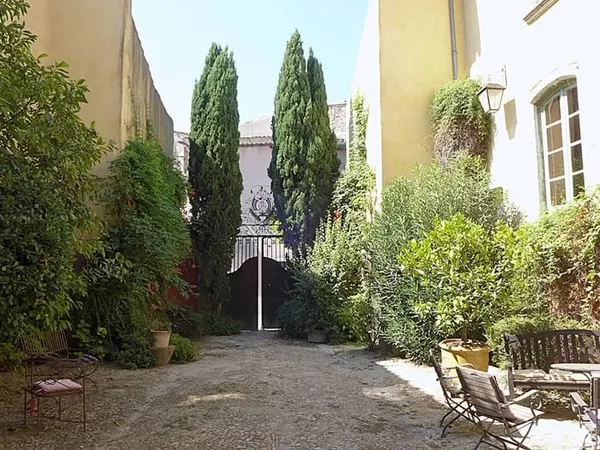 A vendre , Hôtel particulier d'environ 800 m2