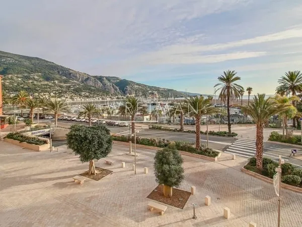 Studio avec alcôve en dernier étage, vue mer et port - Menton Vieux Port