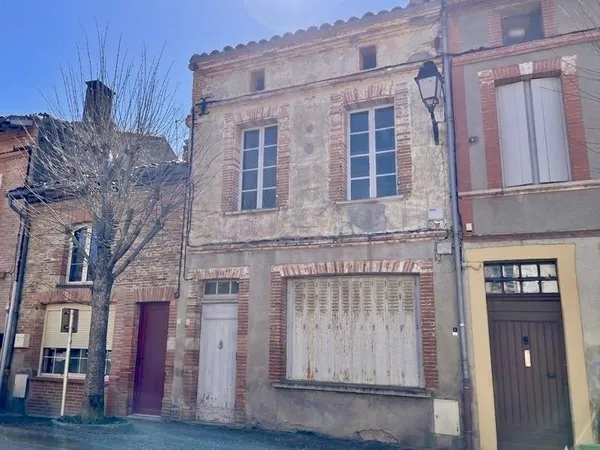 Maison de bourg de 8 pièces principales