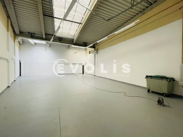 Local d'activité 952 m²