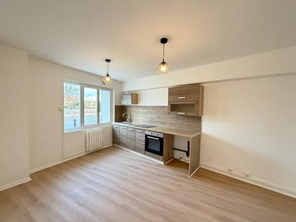 Très bel F3 rénové à NEUF de 67m2 avec TERRASSE 9m2 à louer Cellieu