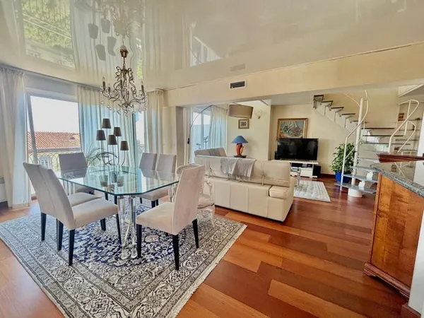 Duplex d'architecte avec vue panoramique, dernier étage, rés