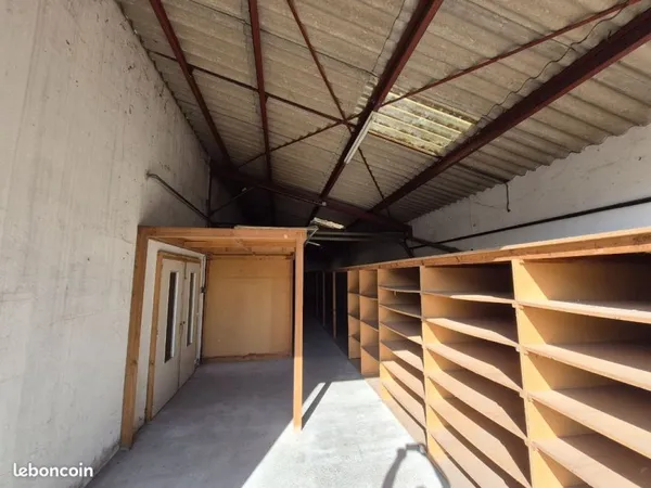 Local de stockage 110m²