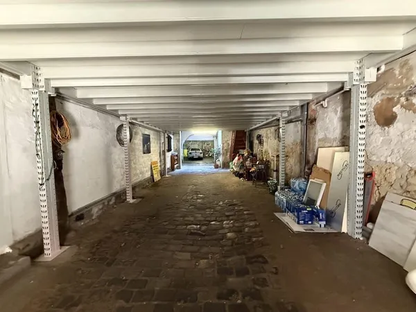 Ensemble immobilier rare : 2 appartements T3 + grand local atelier Sète