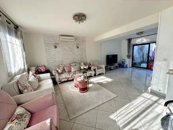 Maison 100m² avec 3 chambres, Quartier Vache Noire