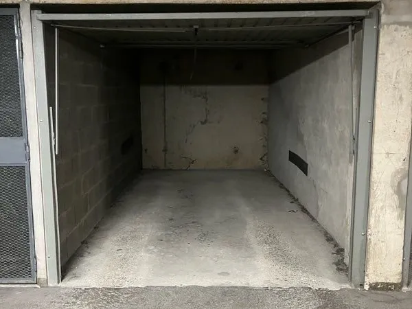 Parking/box Jean Macé