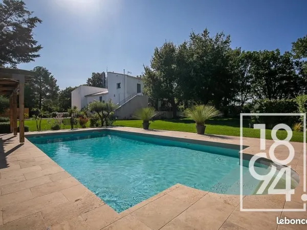 Villa 6 pièces 215 m²