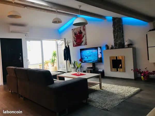 Beau P2 (type loft) sous les toits+ Terrasse