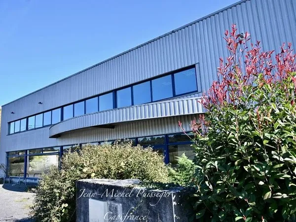 Immeuble 3 pièces 2400 m²