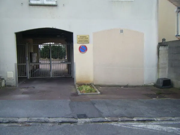 PARKING EXTERIEURE DANS RESIDENCE PRIVEE-