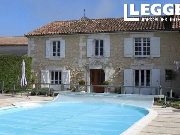 Propriété rénovée avec plusieurs options : familiale, vacances ou investissement location saisonnièr