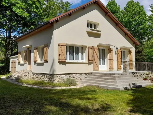 Maison 4 pièces de 129 m², sur terrain arboré et en partie constructible