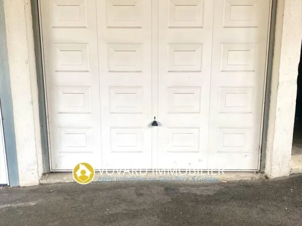 Box avec belle hauteur en centre ville