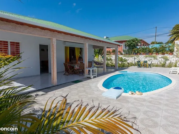 Villa avec piscine pivée