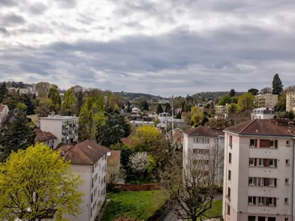 Appartement 7 pièces dernier étage lumineux avec vues dégagées