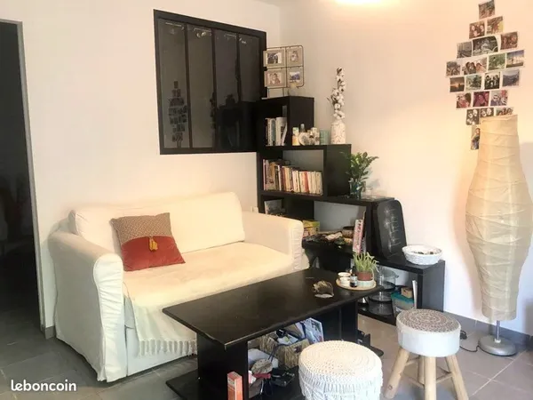 P1bis en résidence sécurisée + parking + piscine