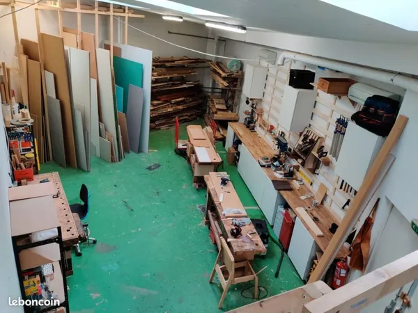 Bureau et espace de travail Location Saint-Ouen-sur-Seine  300m² 680€
