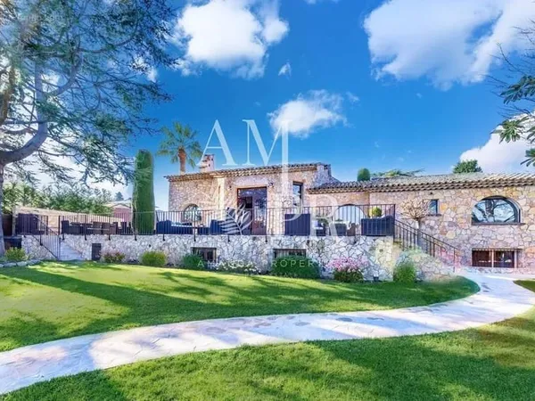 Somptueuse villa en pierres à Mougins