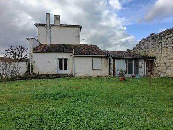 Au calme, maison de plain-pied, deux chambres, jardin