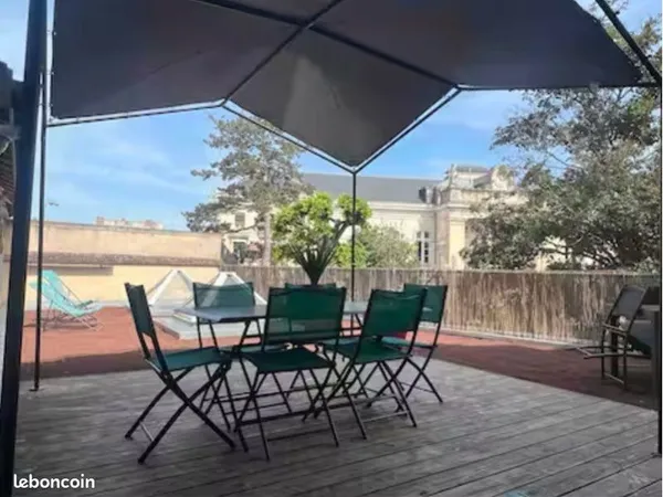 Exceptionnel T3/T4 meublé 100 m² + terrasse 100 m² - Charges comprises - Auxerre centre