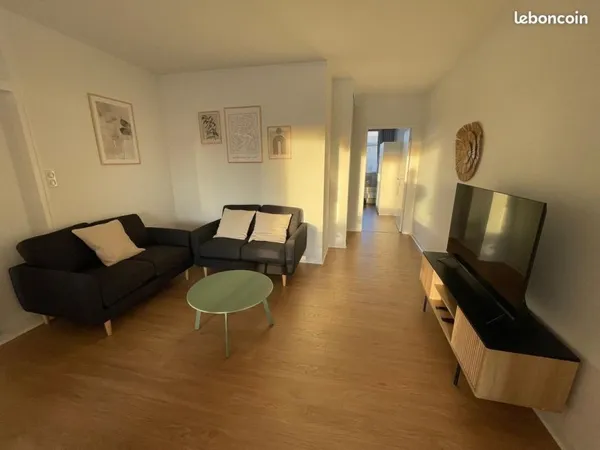 Grande chambre dans coloc 4 personnes centre ville