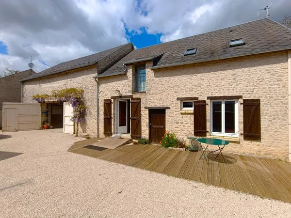 Charmante Longère à Vendre à Léouville - Gros Potentiel !