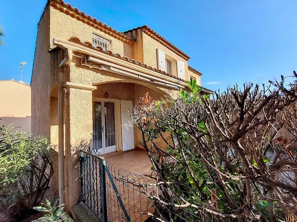 Sanary Sur Mer Maison T4 avec 3 chambres ,terrasse et garage