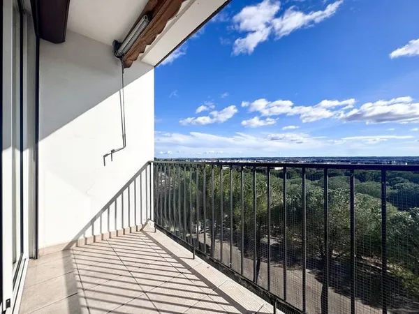 NIMES / PUECH DU TEIL - T3 AVEC CLIMATISATION, LOGGIA, BALCO