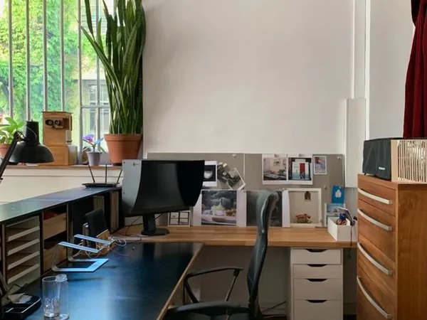 Sous-location de poste de travail dans atelier lumineux & calme, Paris 11e