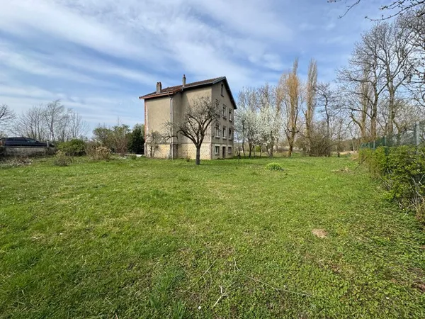 Maison de 133 m2 SH à rénover sur 1600 m2 de terrain à WARCQ