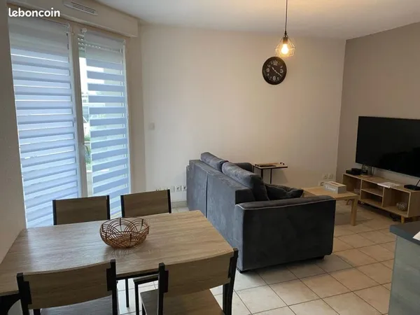 T2 meublé 40 m² avec balcon, parking et piscine - idéal étudiant