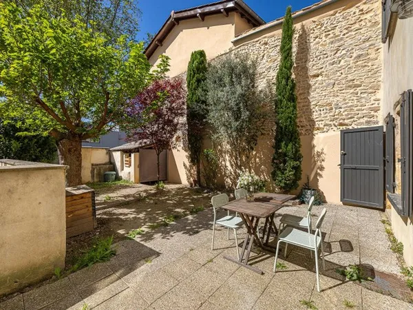 Duplex de charme avec jardin paysagé à Rochetaillée-sur-Saône
