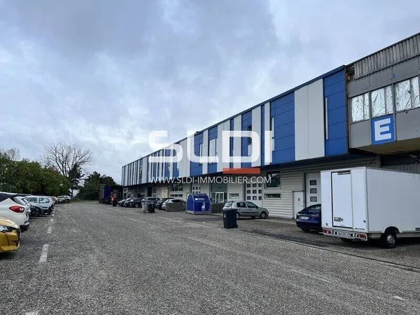 Local d'activité 1060 m²