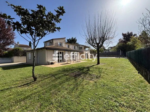 Maison 8 pièces 208 m²